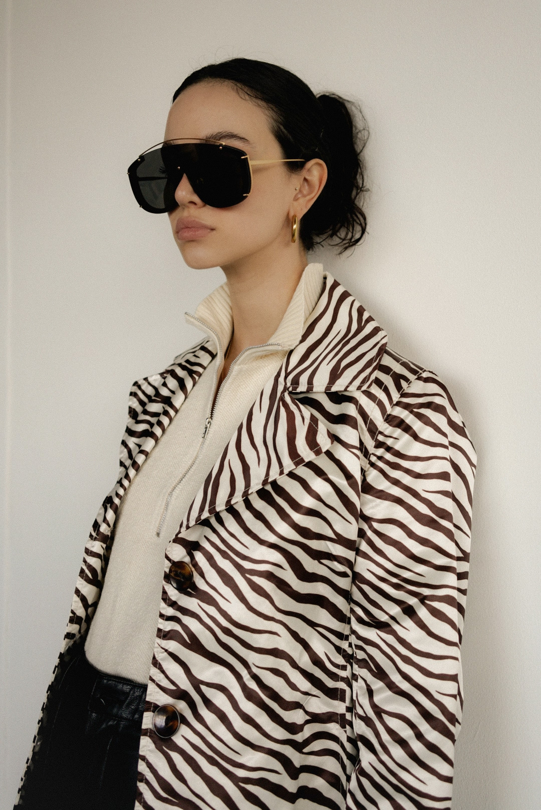WRAPAROUND SUNGLASSES